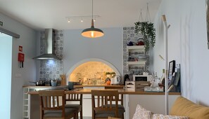Açor House - Villaverde Guest Houses | Private kitchen | Fridge, microwave, oven, stovetop - Villaverde Azores (Ponta Delgada)