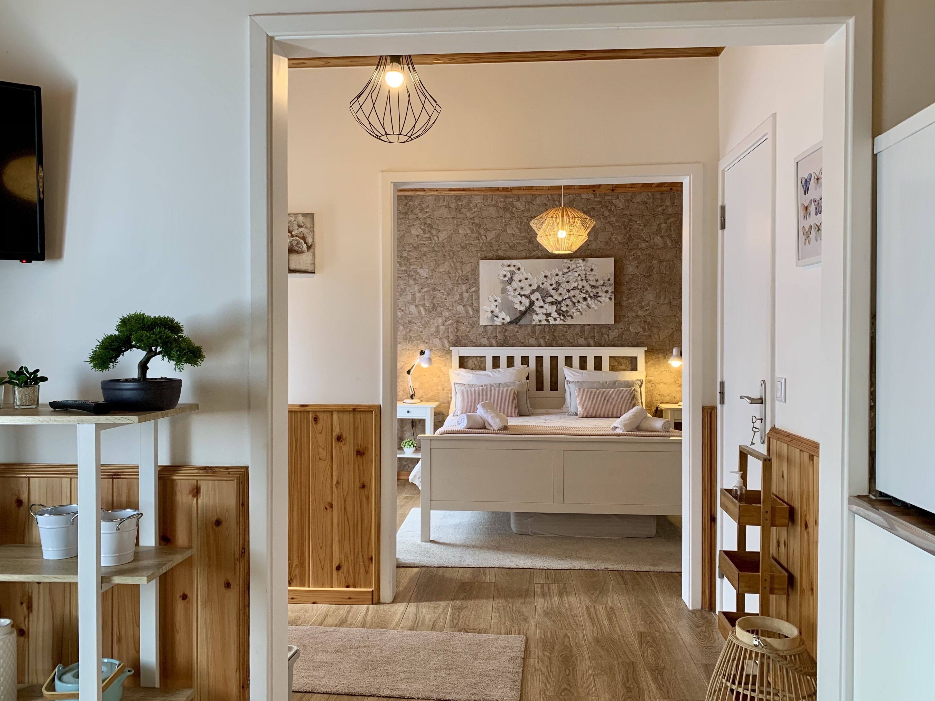 1 bedroom, individually decorated, individually furnished