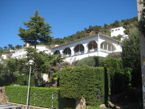 المنشأة من الخارج