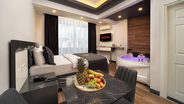 Deluxe Suite, 1 Queen Bed, Jetted Tub - Bakırköy Zeugma Suit  (Istanbul)