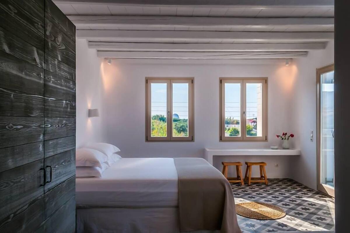 Suite, Hot Tub, Sea View | In-room safe, soundproofing, iron/ironing board, cribs (free)