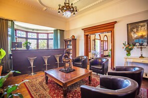 Front of property - Cape Riviera Guesthouse (Cape Town)