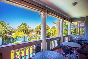 Terrace/patio - Cape Riviera Guesthouse (Cape Town)
