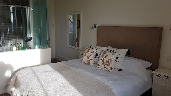 Double room-Ensuite with Shower-Distant Sea View