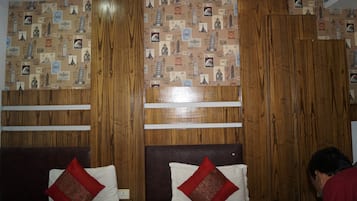 Deluxe-Doppelzimmer | Schallisolierte Zimmer, Zustellbetten, kostenloses WLAN