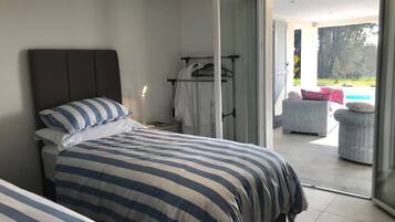 3 makuuhuonetta, työpöytä, silitysrauta/-lauta, ilmainen Wi-Fi