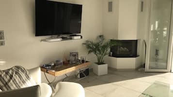 Smart-tv en een open haard