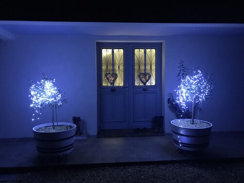 Villa de luxe moderne avec une piscine chauffee,  dans une belle campagne calme.