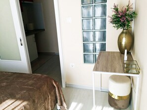 1 chambre, espace de travail pour ordinateur portable