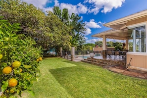 Outdoor dining - Pohaku Villa: Gorgeous Home w/AC, Pool, Relaxing Lanai Area & Garden Views (Princeville)