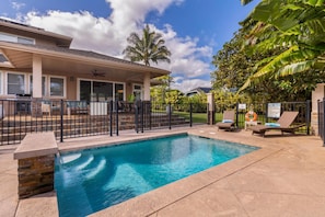 Pool - Pohaku Villa: Gorgeous Home w/AC, Pool, Relaxing Lanai Area & Garden Views (Princeville)