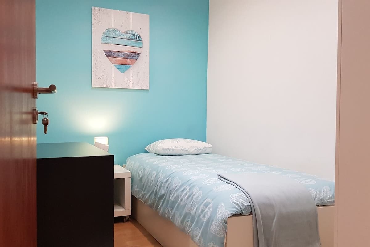 Single Room, Shared Bathroom (1) | Iron/ironing board, WiFi (free), bed sheets