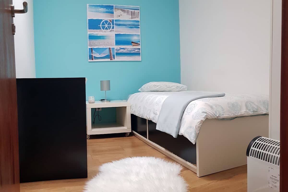 Double Room, Shared Bathroom (2) | Iron/ironing board, WiFi (free), bed sheets