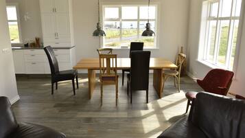 Rumah Comfort, 2 kamar tidur | Makan di kamar