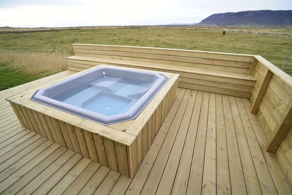 Outdoor spa tub - Smalaskáli (Selfoss)