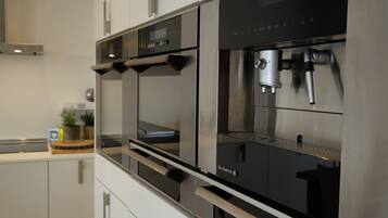 Rumah | Dapur pribadi | Lemari es, oven, mesin pembuat kopi/teh, dan ketel listrik