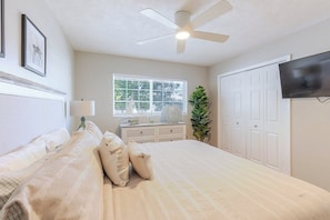 3 bedrooms, free WiFi, bed sheets - Manatee Oasis 4bed/3bath single family home with private pool & dockage located on the gulf side of Marathon (Marathon)
