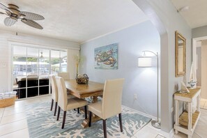 Dining - Manatee Oasis 4bed/3bath single family home with private pool & dockage located on the gulf side of Marathon (Marathon)