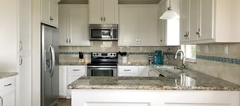 Designer Beach Retreat -water views-Walk2Sand -Family & Dog Friendly