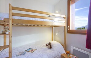 4 bedrooms, free WiFi, bed sheets