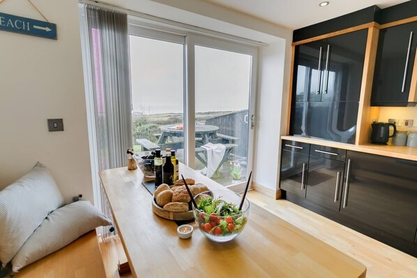 Cottage | Private kitchen | Fridge, microwave, oven, electric kettle