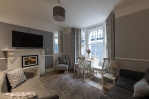 Tamar | Living area