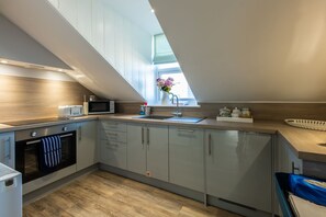 城市公寓 | 私人厨房 | 大冰箱、微波炉、烤箱、炉灶