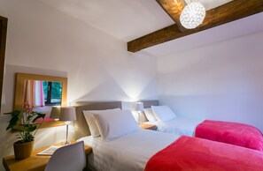 House | 4 bedrooms, iron/ironing board, bed sheets