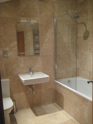 Separate tub and shower, rainfall showerhead, towels - Daisy Moo (Holyhead)