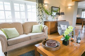 コテージ | リビングルーム | 液晶テレビ、暖炉