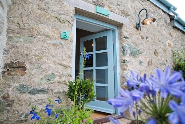 Cottage | Garden view