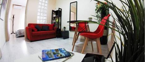 Appartement, 2 chambres | Coin séjour | Télévision à écran plat