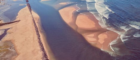 Plage à proximité, yoga sur la plage