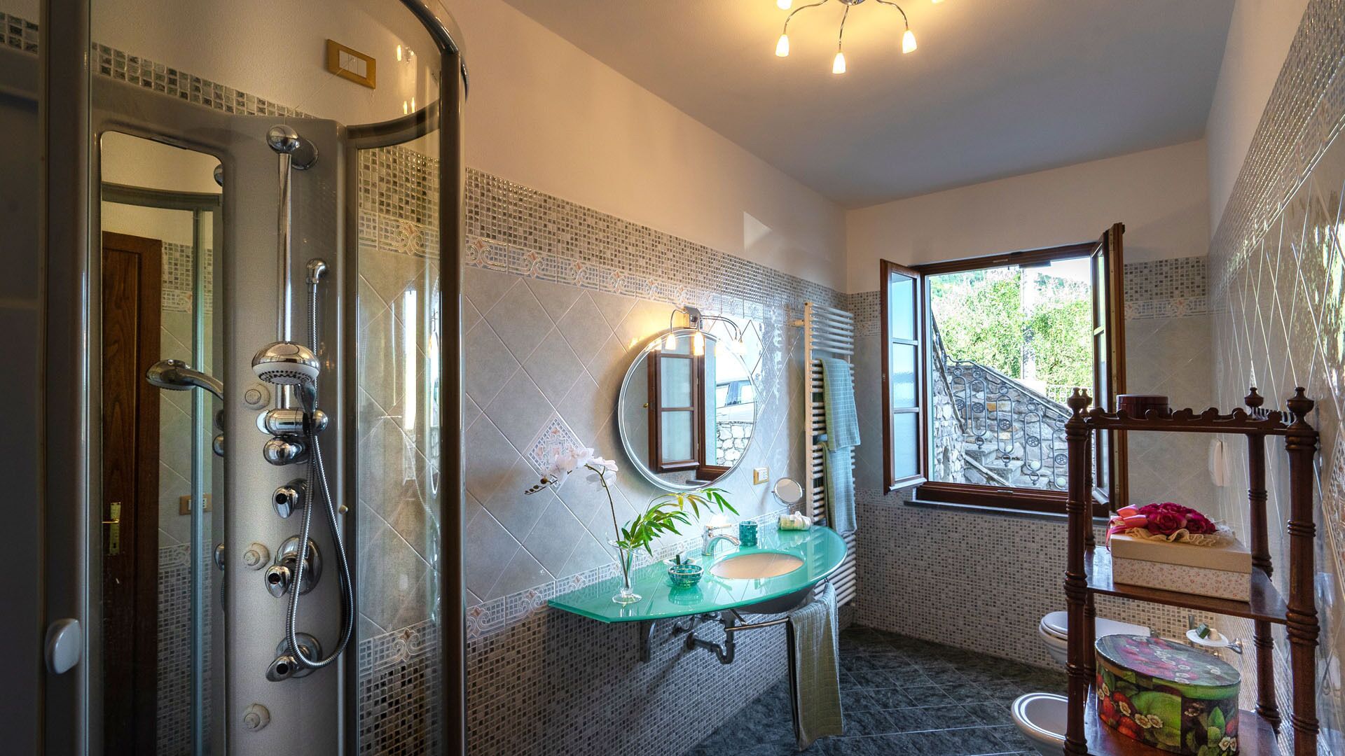 Dusche, kostenlose Toilettenartikel, Haartrockner, Bidet