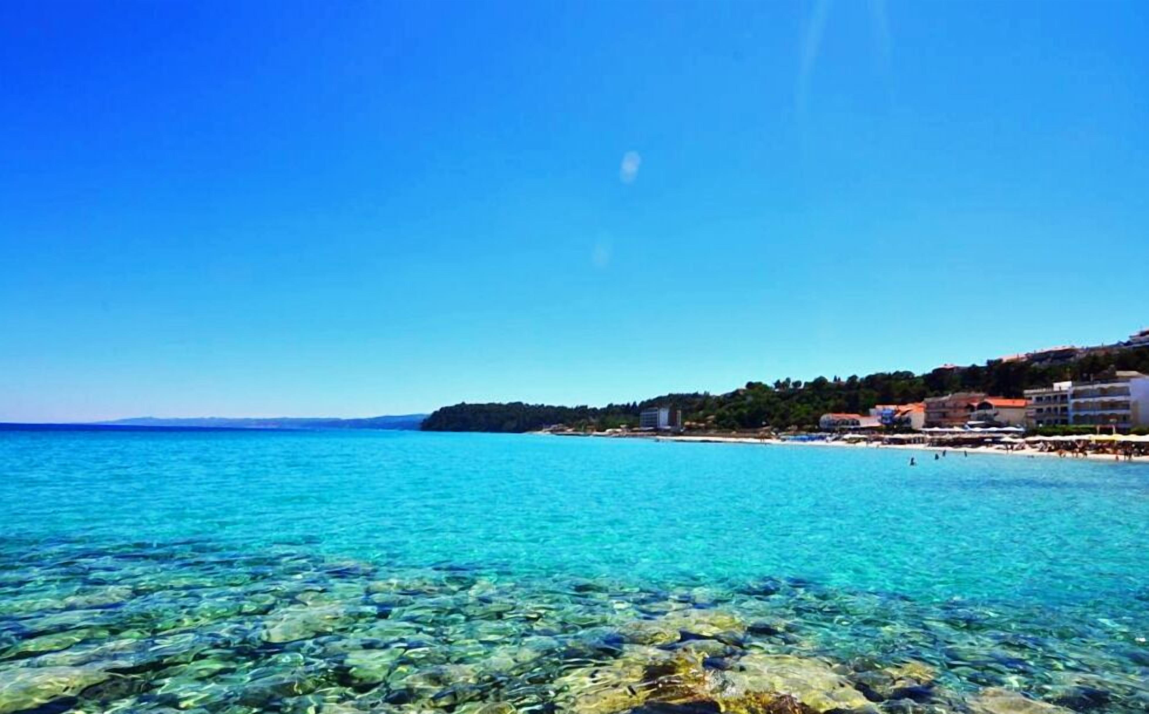 Beach nearby, 3 beach bars