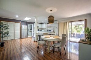 Dining - Vita a Mare | Family Coastal Retreat Jervis Bay (Old Erowal Bay)