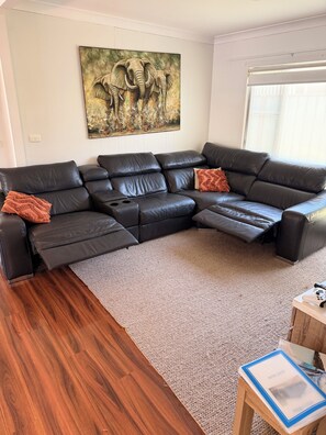 Smart TV, video games, Netflix, DVD player - Vita a Mare | Family Coastal Retreat Jervis Bay (Old Erowal Bay)