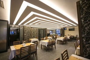 Breakfast, lunch, dinner served; Turkish cuisine  - Caba Hotel & Spa (Izmir)
