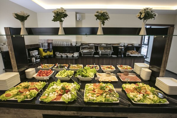 Breakfast, lunch and dinner served - Caba Hotel & Spa (Izmir)