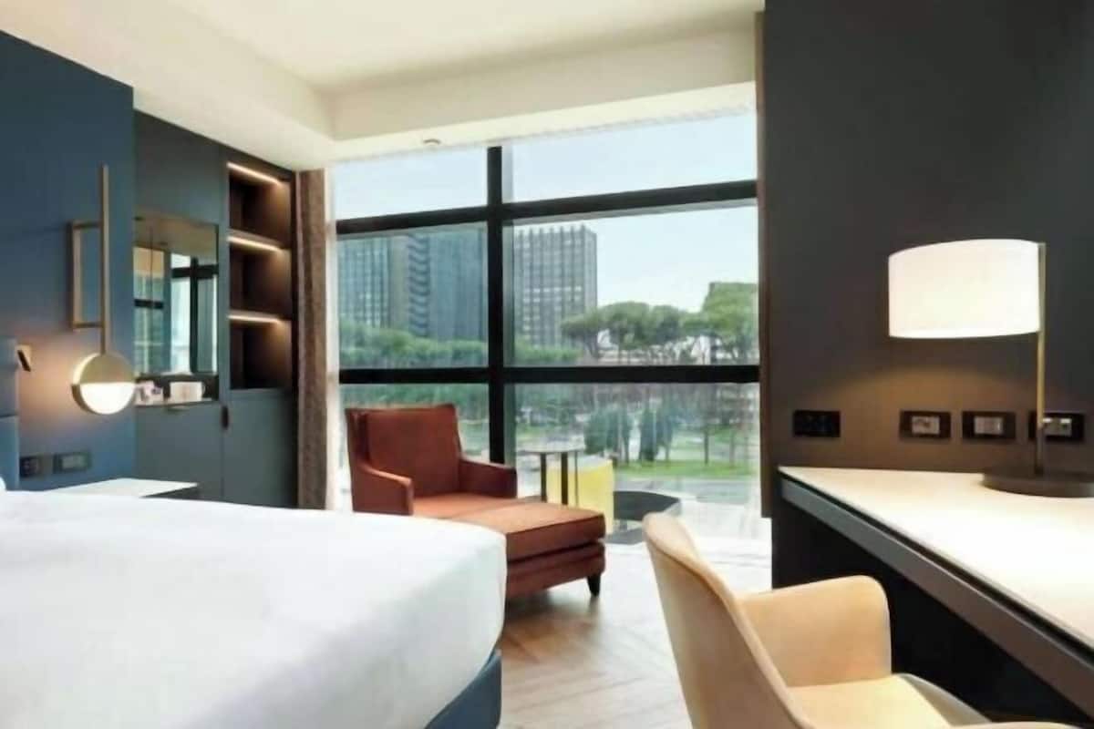 Minibar, in-room safe, soundproofing, iron/ironing board