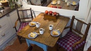 Cottage | Private kitchen | Fridge, microwave, oven, dishwasher