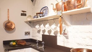 Cottage | Private kitchen - Apple Tree Cottage (Beaumaris)