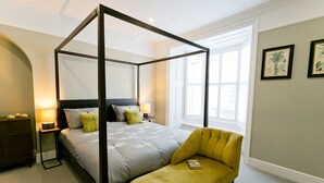 Townhome | 5 bedrooms, iron/ironing board, bed sheets - Beau Townhouse (Beaumaris)