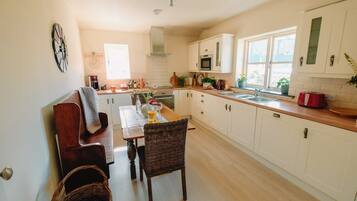 Kühlschrank, Ofen, Wasserkocher, Toaster