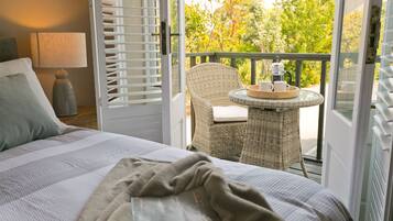 7 bedrooms, iron/ironing board, bed sheets