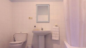 Traditional Cottage | Bathroom