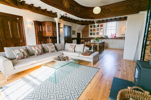 Apartment | Living room | LCD TV, fireplace - Cribinau (Ty Croes)