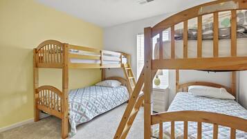 5 slaapkamers, een strijkplank/strijkijzer, reisbedje, gratis wifi