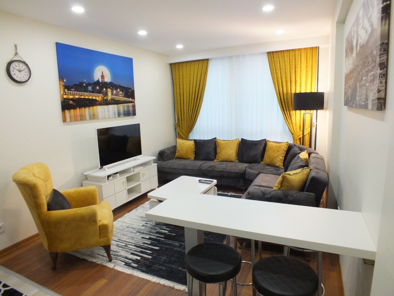 Central cozy flat with terrace & sea view