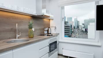 Smart Studio w/balcony and rooftop(6) | Private kitchen | Fridge, microwave, stovetop, espresso maker